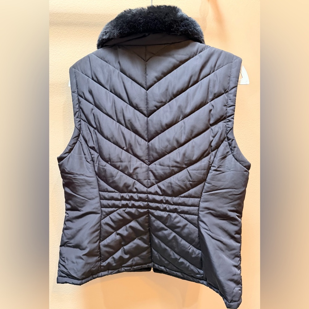 Calvin Klein Black Quilted Vest with Faux Fur Collar XL - Picture 2 of 4